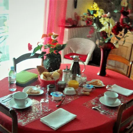 Les Grillettes Bed & Breakfast *